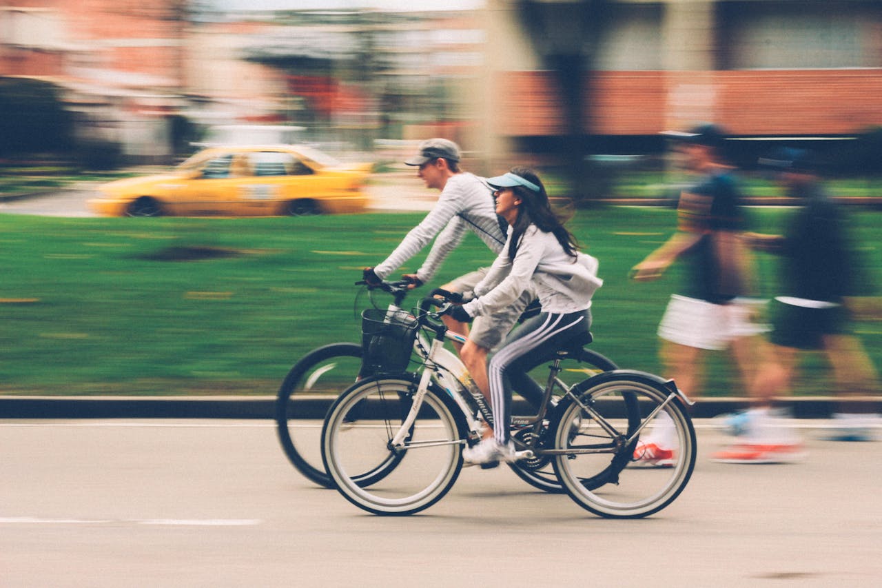 Fahrrad Fahrer im Wind